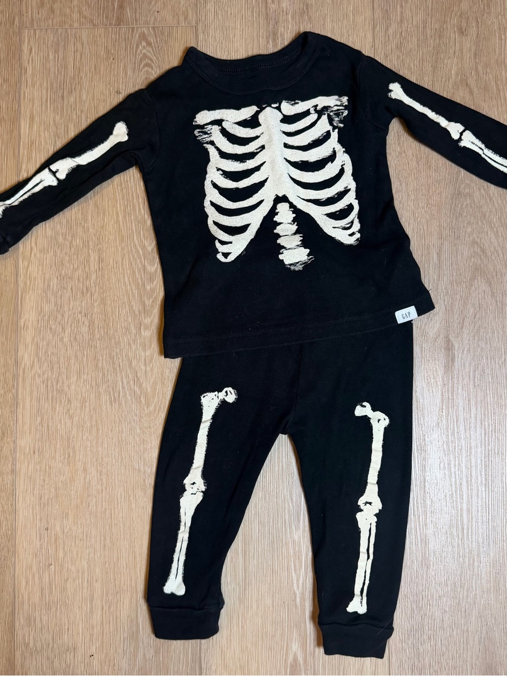 Baby Gap Glow in the Dark Skeleton Pajama Set 12-18M Halloween